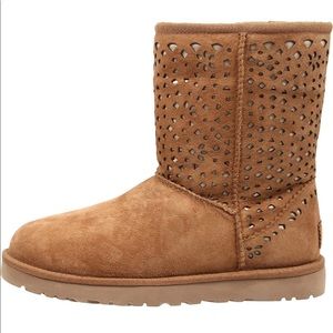 UGG Australia Classic Short Flora Perf Boot